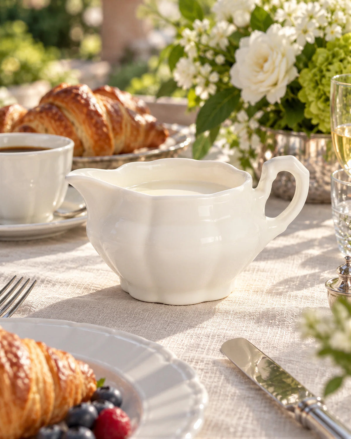 Aurora Blanca Milk Jug