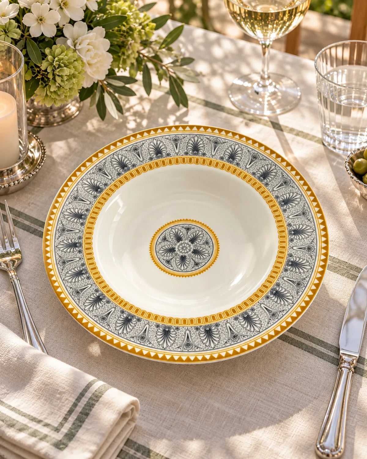 Áurea deep dessert plate · styled · provisional set-up