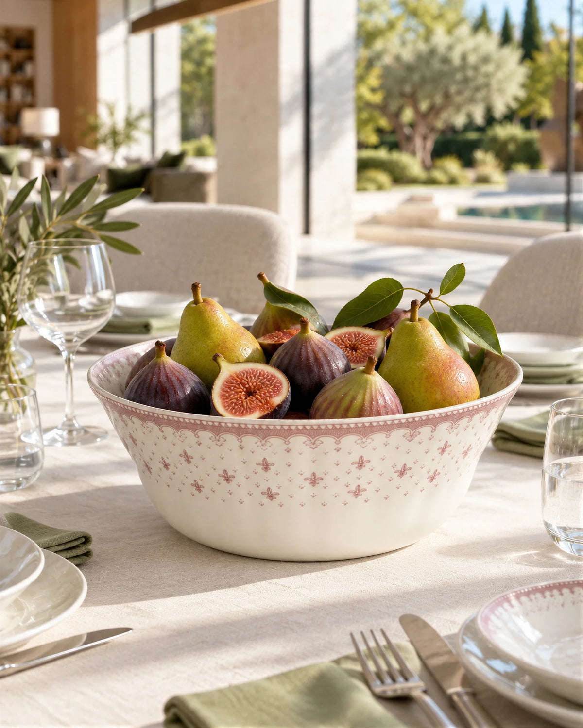 Flor de Lis Rosa Large Bowl