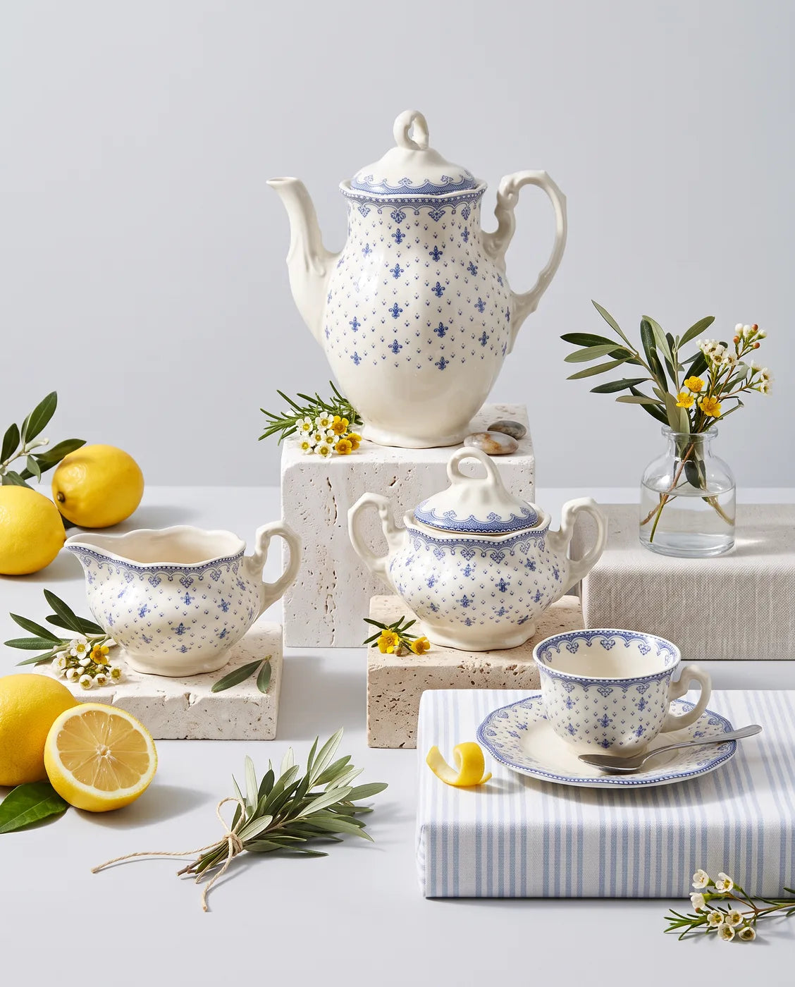Flor de Lis Azul Coffee Set — La Cartuja de Sevilla