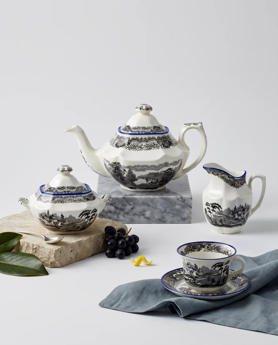 N. Vistas Azul A. Stewart Tea Set — La Cartuja de Sevilla