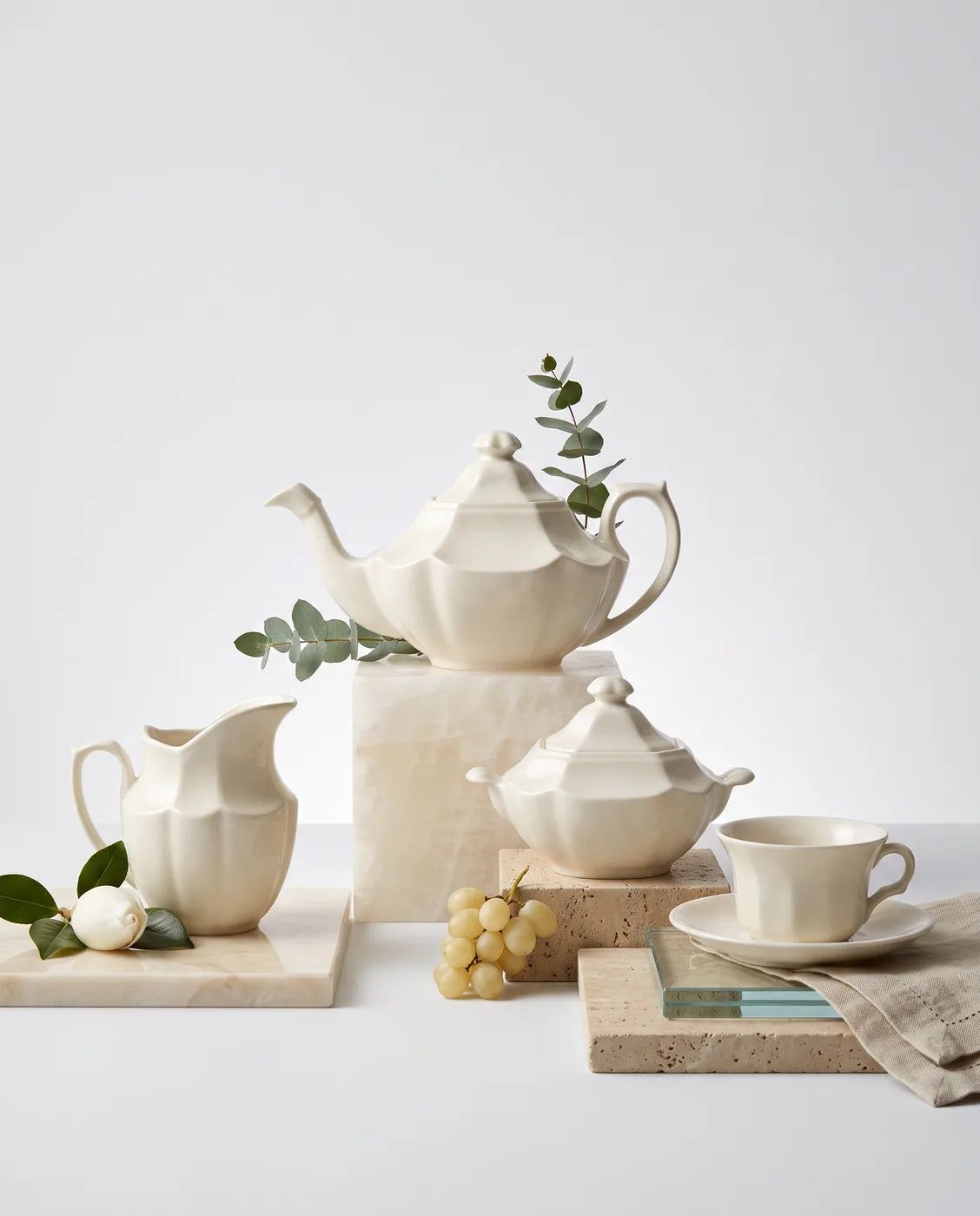 Ochavado Blanco Tea Set — La Cartuja de Sevilla