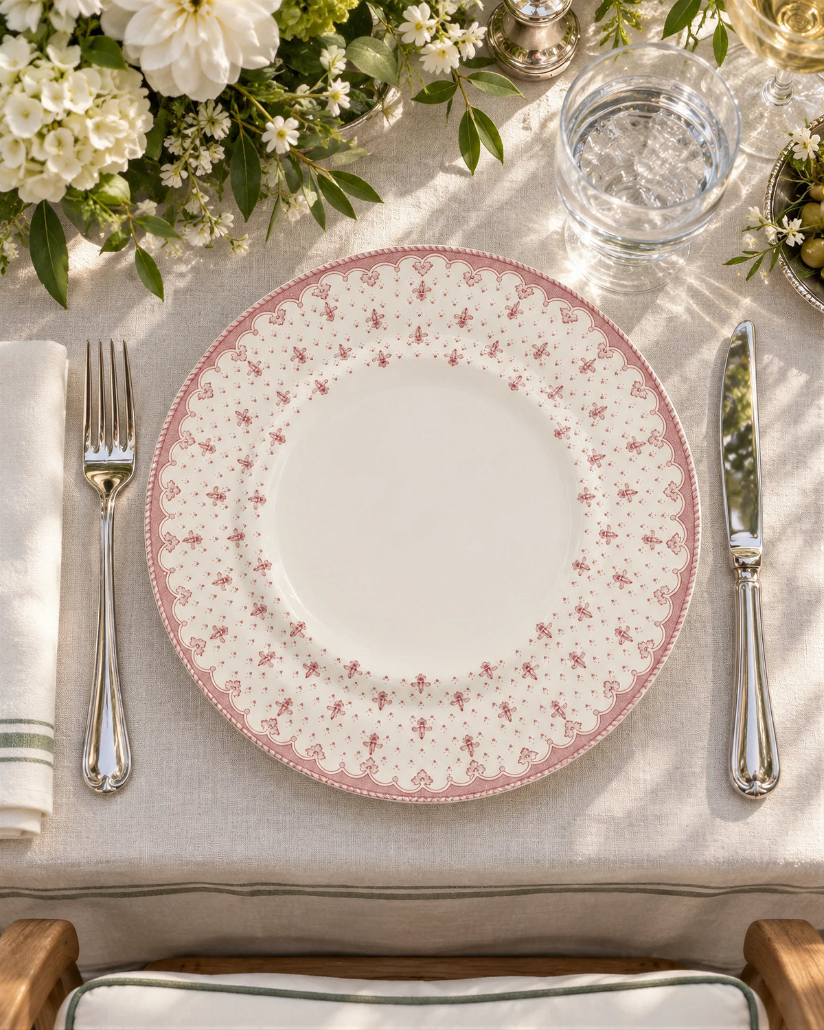 Plato Llano Flor de Lis Rosa