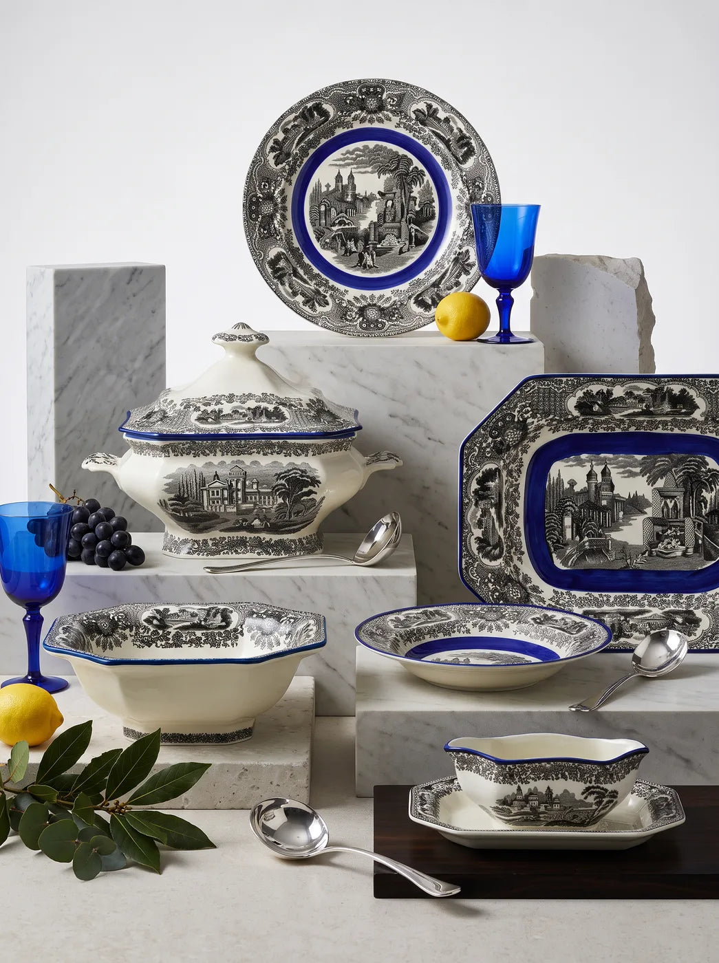 N. Vistas Azul A. Stewart Dinner Service — La Cartuja de Sevilla